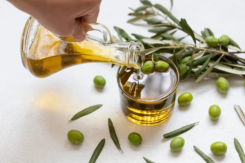تصویر 1 از روغن زیتون کریستال ترکیه با کیفیت مطلوب و خالص